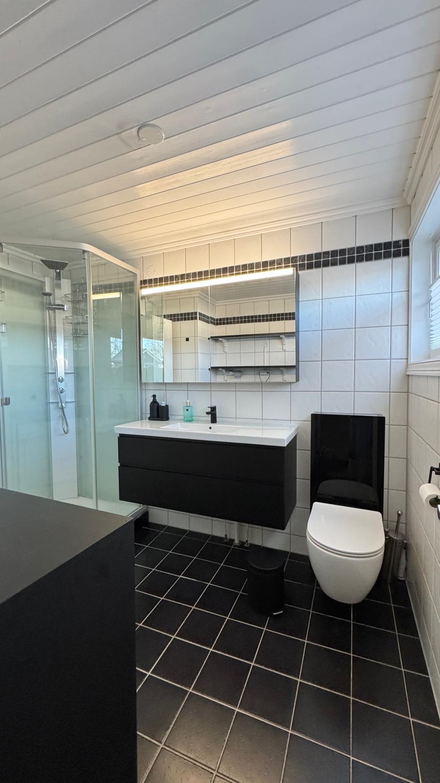 2. etg. Baderom. oppgradert i 2022.